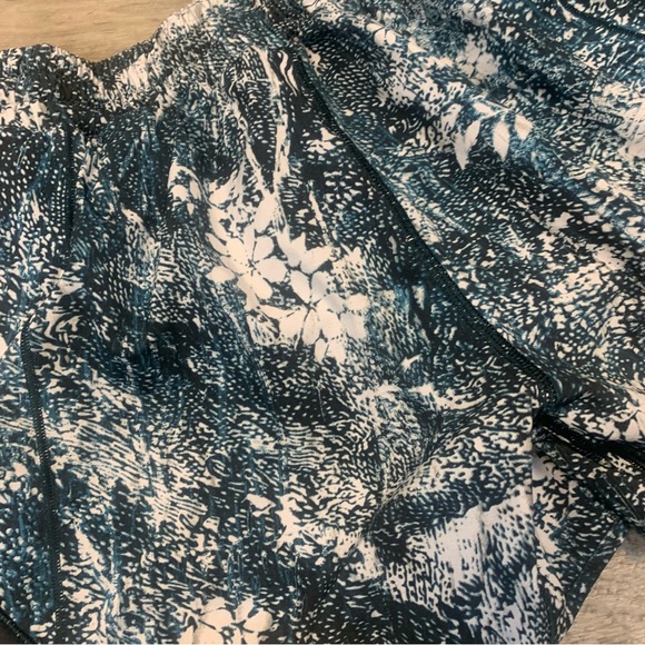 Lululemon Hotty Hot Shorts ll Tall Wildwood White Multi Teal - Picture 7 of 10